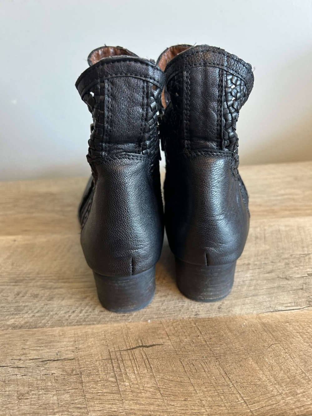Seychelles Black  Woven cutout leather ankle bootie Size 9 Boho Western Classic - Picture 5 of 9